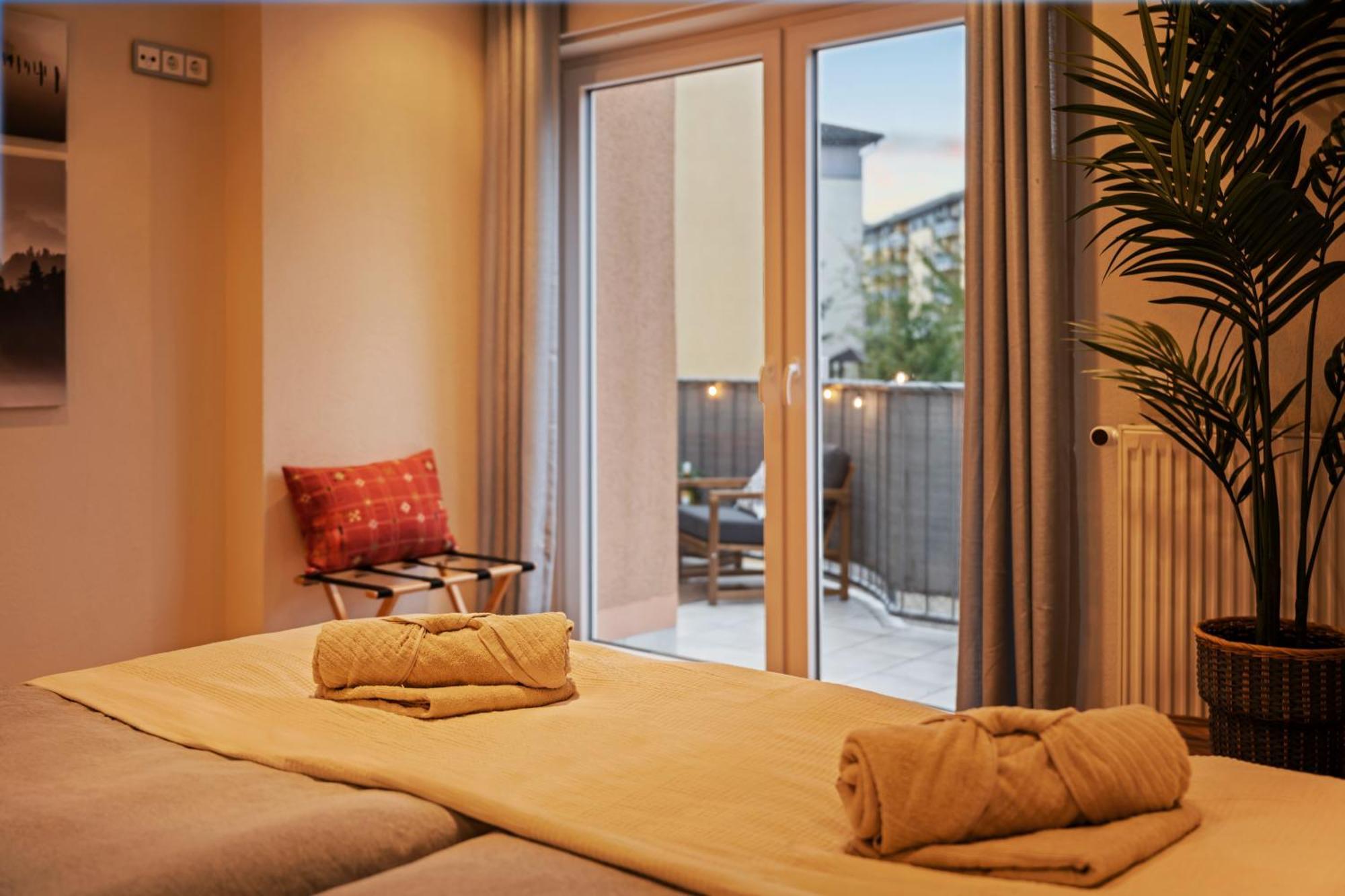 Edler Wohnraum Schwanenteich-Suite Mit Balkon, Kaffeevollautomat, Lift & Parkplatz ซวิคเคา ภายนอก รูปภาพ