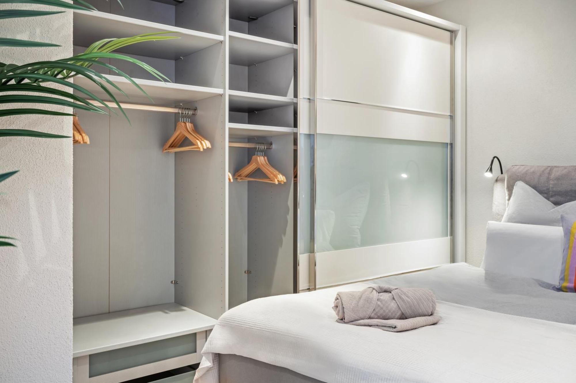 Edler Wohnraum Schwanenteich-Suite Mit Balkon, Kaffeevollautomat, Lift & Parkplatz ซวิคเคา ภายนอก รูปภาพ